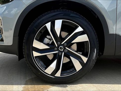 New 2026 Volvo XC40 B4 Plus w/ Protection Package Premier FWD image 29