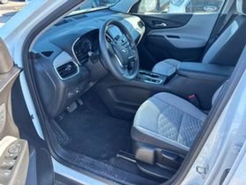 Used 2021 Chevrolet Equinox LS AWD/4WD image 2