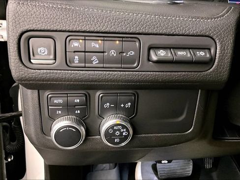 Used 2021 GMC Yukon Denali w/ Denali Premium Package AWD/4WD image 37