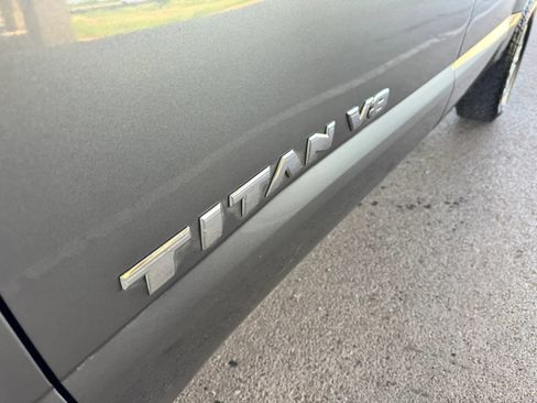 Used 2018 Nissan Titan SV AWD/4WD image 9
