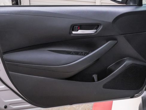 Used 2020 Toyota Corolla LE FWD image 23