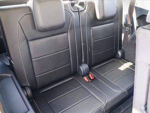 Used 2021 Volkswagen Tiguan SE w/ Panoramic Sunroof Package FWD image 25