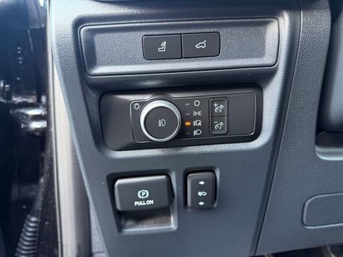 Used 2022 Ford Expedition XLT image 17