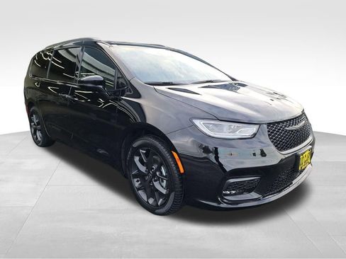 New 2026 Chrysler Pacifica Select w/ S Appearance Package FWD image 8
