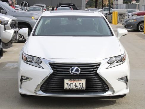Used 2016 Lexus ES 300h w/ Navigation System Package image 2