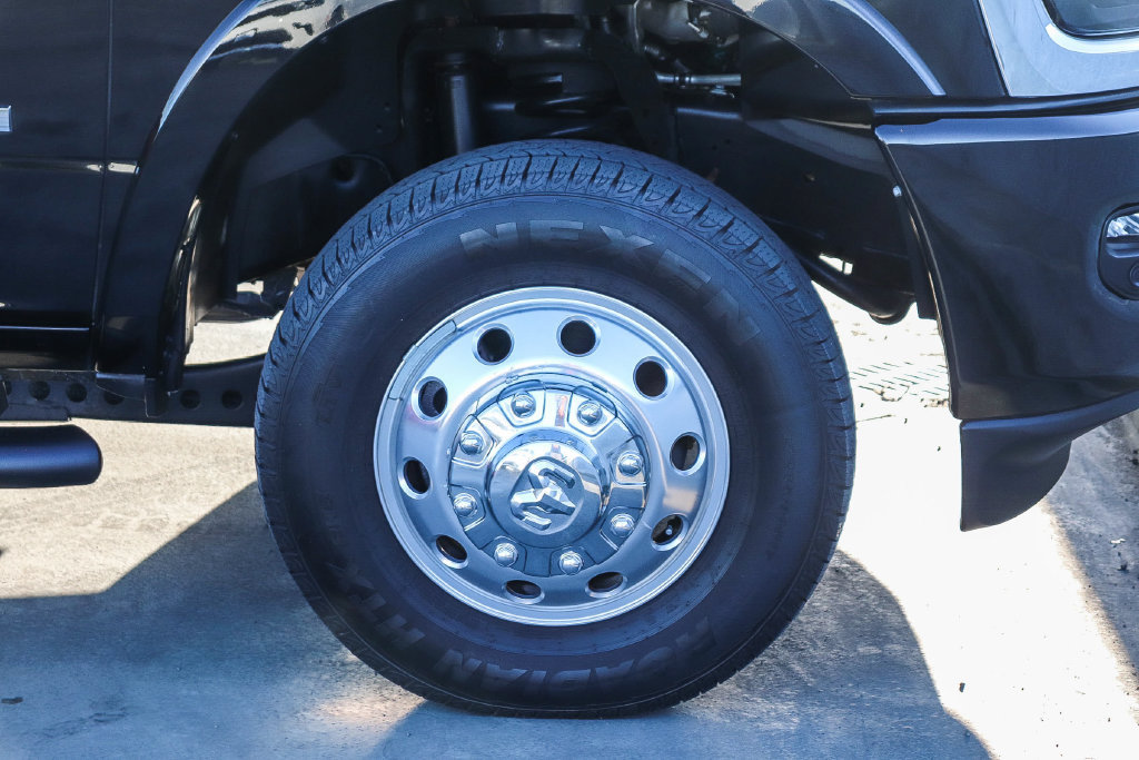 Used 2025 RAM 3500 Longhorn w/ Max Tow Package AWD/4WD image 11