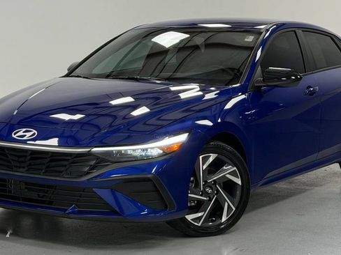 Used 2025 Hyundai Elantra SEL w/ Cargo Package FWD image 1