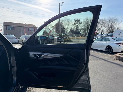 Used 2016 INFINITI Q70 3.7 image 21