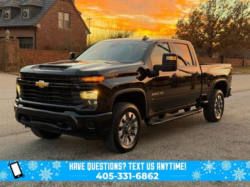 Used 2024 Chevrolet Silverado 2500 Custom w/ Custom Convenience Package image 5