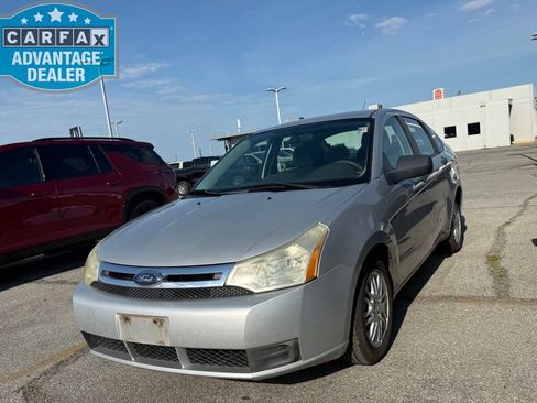 Used 2009 Ford Focus SE FWD image 1