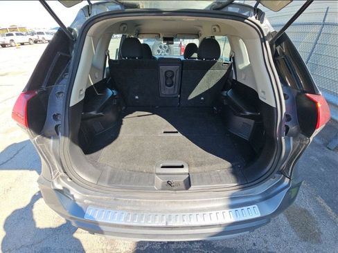 Used 2018 Nissan Rogue S image 25