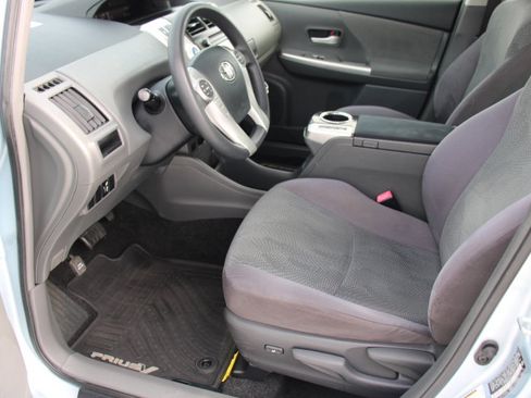 Used 2012 Toyota Prius V Three image 11