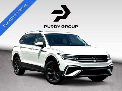 Used 2022 Volkswagen Tiguan SE w/ Panoramic Sunroof Package