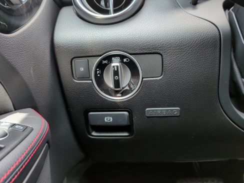 Used 2017 Mercedes-Benz SLC 43 AMG image 27