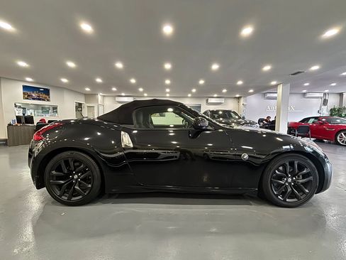 Used 2019 Nissan 370Z Touring RWD image 8