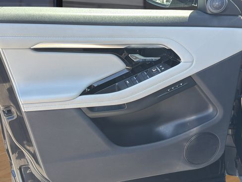 Used 2022 Land Rover Range Rover Evoque R-Dynamic S AWD/4WD image 22