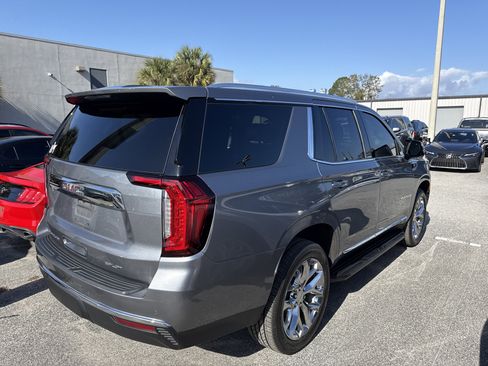 Used 2021 GMC Yukon SLT w/ SLT Premium Package image 2
