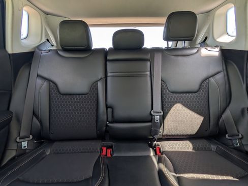 Used 2018 Jeep Compass Latitude image 21