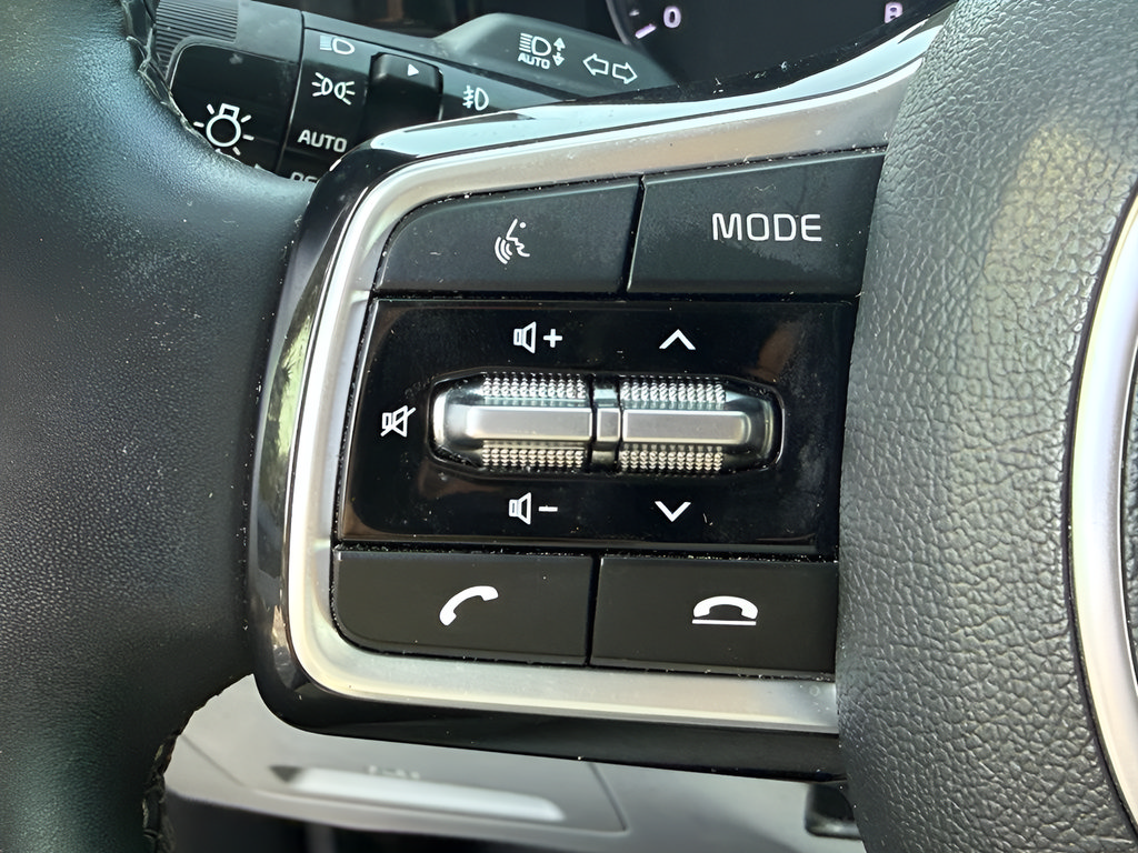 Used 2022 Kia Sorento EX w/ Panoramic Sunroof Package FWD image 17