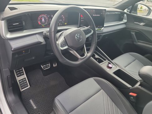 Used 2025 Volkswagen Tiguan SE R-Line FWD image 20