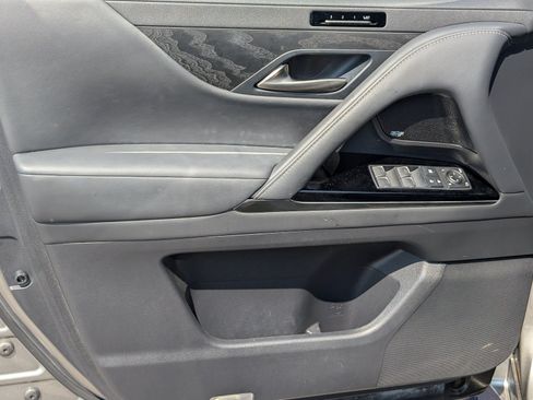 Used 2023 Lexus LX 600 4WD w/ Appearance Package image 12