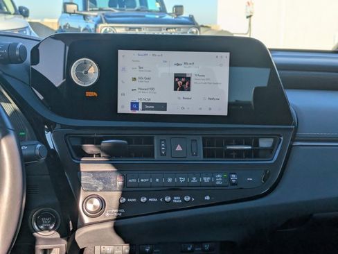 Used 2024 Lexus ES 350 w/ Premium Package image 15