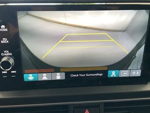 New 2025 Honda Pilot Touring image 5