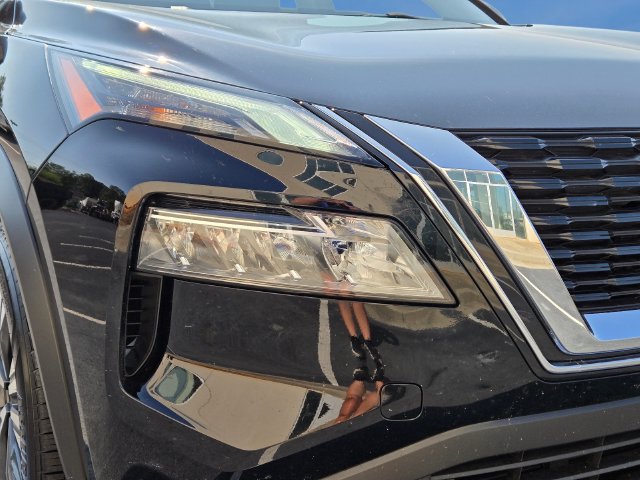 Used 2023 Nissan Rogue SV w/ SV Premium B Package AWD/4WD image 3
