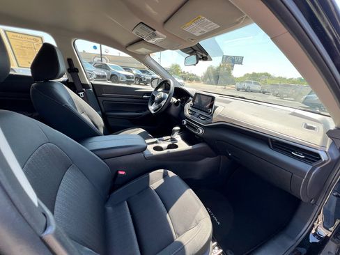 Used 2025 Nissan Altima 2.5 SV image 11