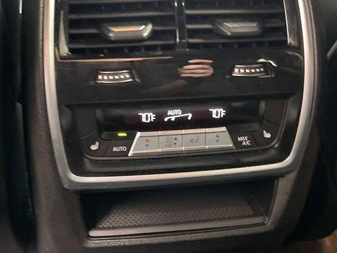 Used 2021 BMW X7 M50i image 11