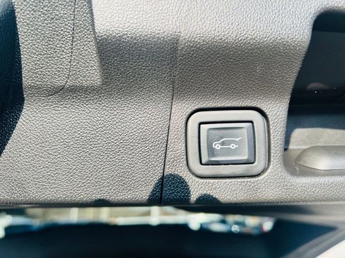 Used 2023 GMC Acadia SLE w/ Driver Convenience Package image 39