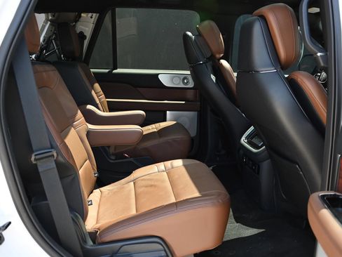 Used 2023 Lincoln Navigator Reserve RWD image 23