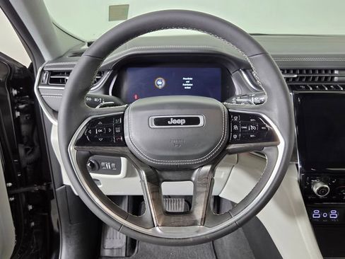 Used 2023 Jeep Grand Cherokee Overland w/ Luxury Tech Group IV image 17