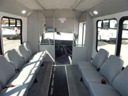 Used 2016 Chevrolet Express 4500 w/ Shuttle Bus Package image 28