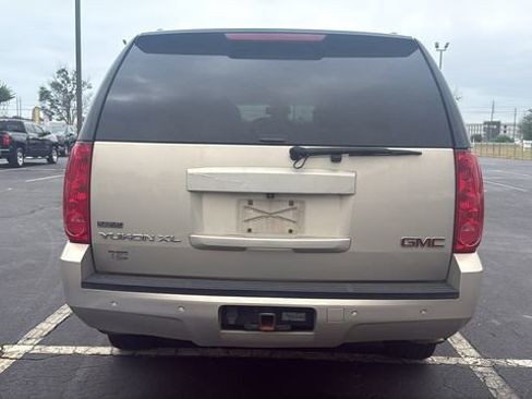 Used 2012 GMC Yukon XL SLT RWD image 5