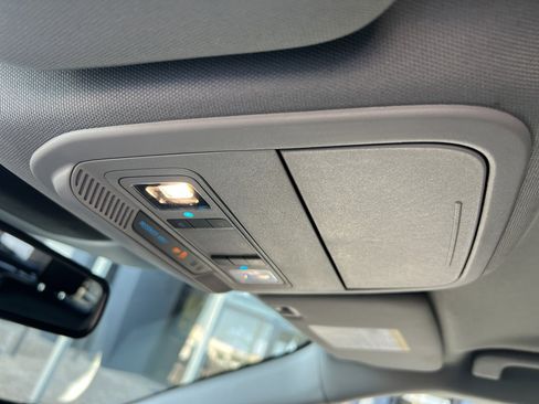 Used 2024 Ford Explorer Limited image 18