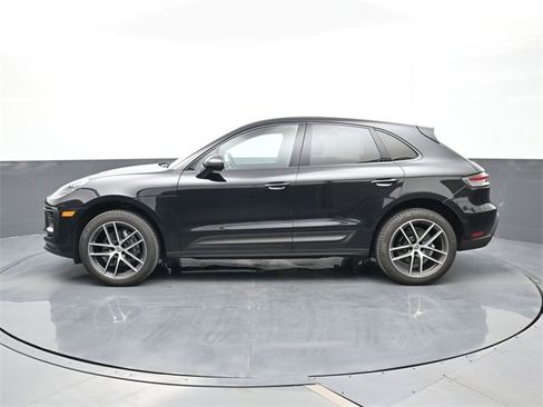 Used 2022 Porsche Macan image 2