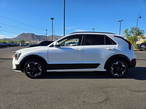 Used 2023 Kia Niro Wind w/ Wind Preserve Package FWD image 3