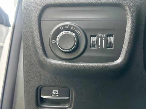 Used 2023 Jeep Grand Cherokee Laredo AWD/4WD image 16