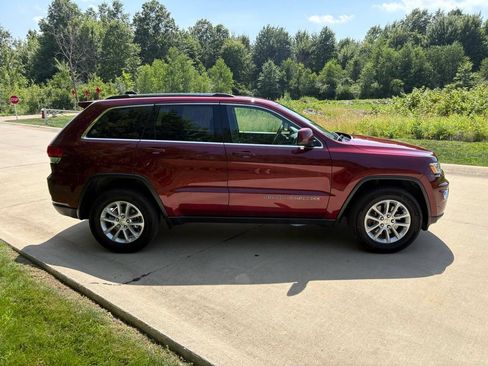 Used 2021 Jeep Grand Cherokee Laredo w/ Security & Convenience Group AWD/4WD image 10