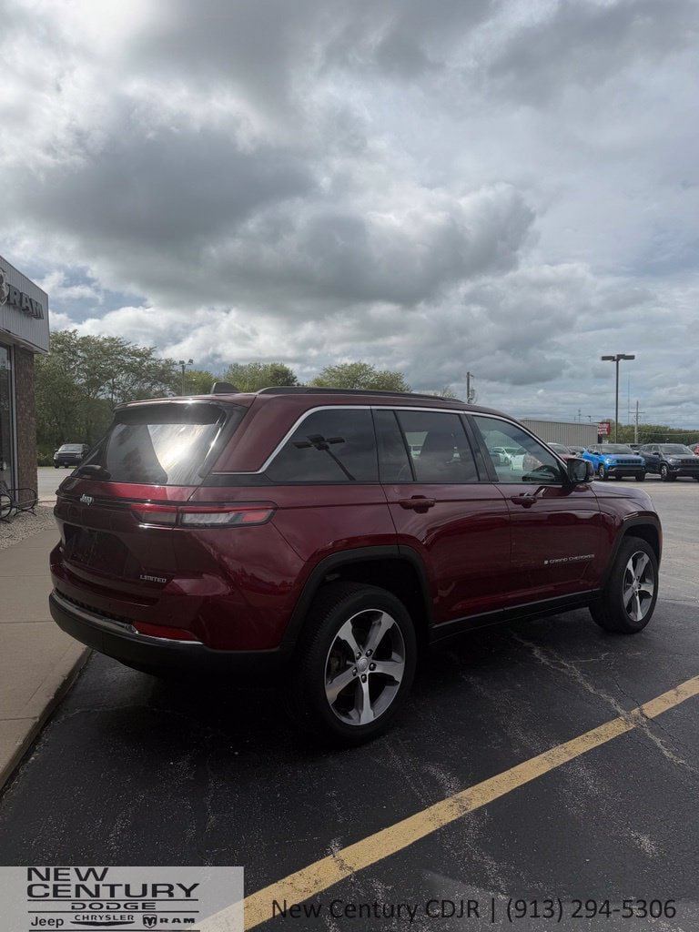 Used 2024 Jeep Grand Cherokee Limited AWD/4WD image 5