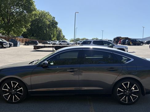 Used 2024 Honda Accord Touring image 7