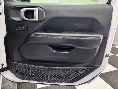 Used 2018 Jeep Wrangler Unlimited Sahara image 21