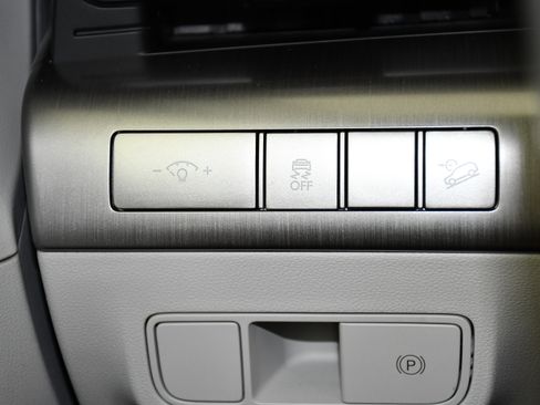 Used 2025 Hyundai Kona SEL AWD/4WD image 34
