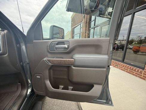 Used 2023 GMC Sierra 2500 Denali w/ Denali Ultimate Package AWD/4WD image 25