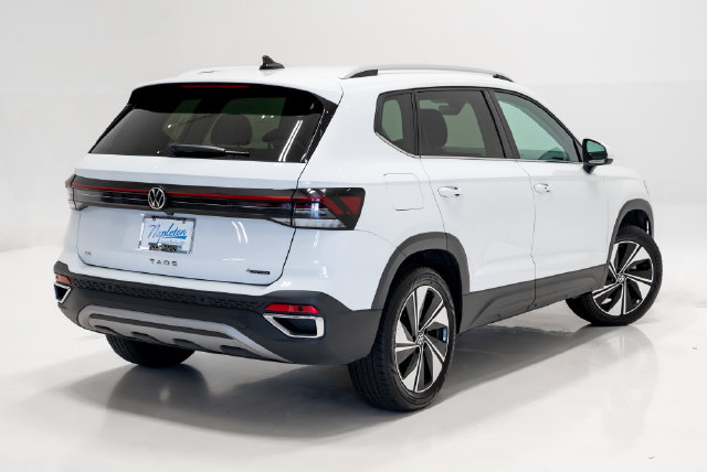 Used 2025 Volkswagen Taos SE AWD/4WD image 37
