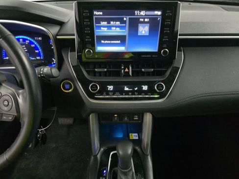 Used 2022 Toyota Corolla Cross XLE w/ Convenience Package image 11