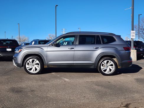 Certified 2022 Volkswagen Atlas SE image 2