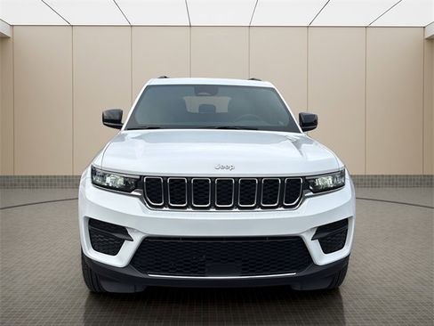 Certified 2025 Jeep Grand Cherokee Laredo X w/ Luxury Tech Group I image 8