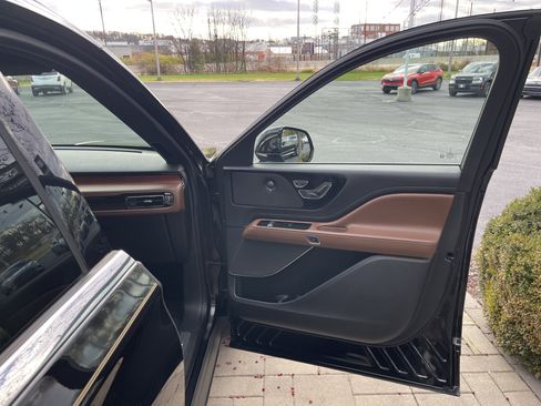 Used 2021 Lincoln Aviator Reserve w/ Equipment Group 201A image 22